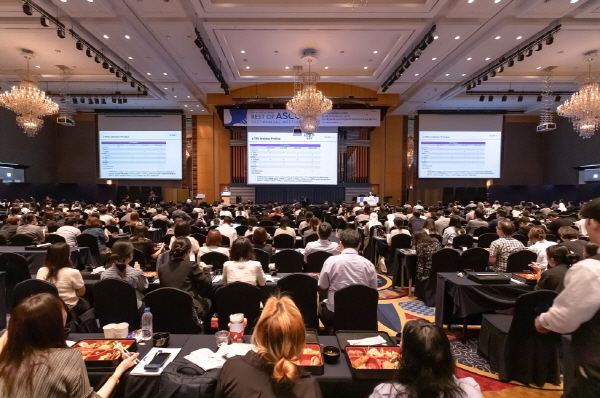 ▲ 바이엘 코리아는 지난 19일 2023 대한종양내과학회가 주최하는 'Best of ASCO' 학술대회에서 NTRK 유전자 융합 고형암 치료제 비트락비(성분명: 라로트렉티닙)의 주요 연구 결과 및 최신 지견을 공유하는 런천 심포지엄을 진행했다고 밝혔다.