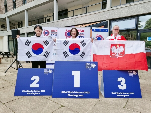 ▲ 유영제약은 충북 진천군장애인체육회 소속이자 유영제약 소속인 장애인 볼링 국가대표 이근혜 선수가 18~27일 영국 버밍엄에서 열린 2023 IBSA 세계시각장애인경기대회에서 볼링 부문 4관왕을 차지했다고 30일 밝혔다.