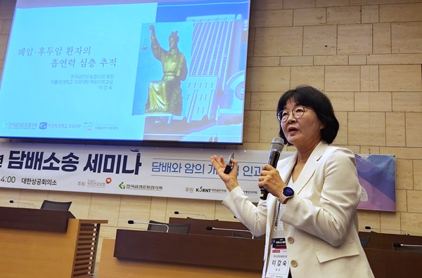 ▲ 한국금연운동협의회 이강숙 회장은 폐암ㆍ후두암 환자를 상대로 흡연력을 심층 추적, 분석한 결과 흡연과 폐암ㆍ후두암 발병에 인과관계가 확인됐다고 밝혔다.