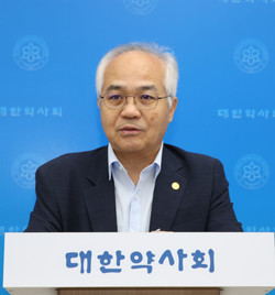 ▲ 김대원 부회장은 고위험 비급여의약품 처방 제한을 위해 약사회와 복지부가 소통 중이라고 밝혔다.