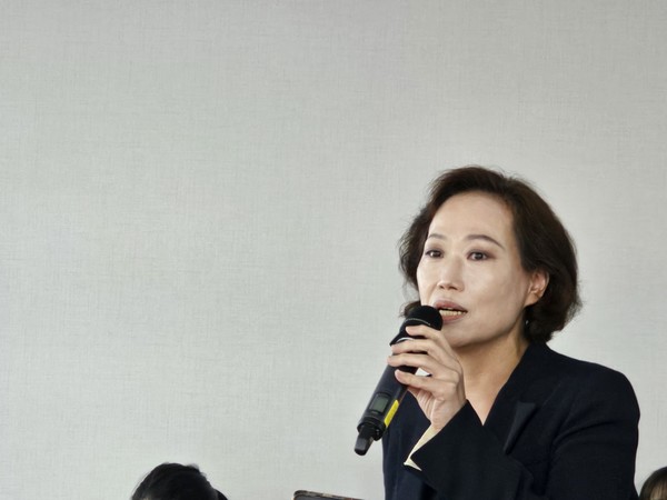 ▲ 대한약사회 윤영미 정책홍보수석은 희귀질환 환자들이 3가지 형태의 접근성 문제를 겪고 있다고 설명했다.