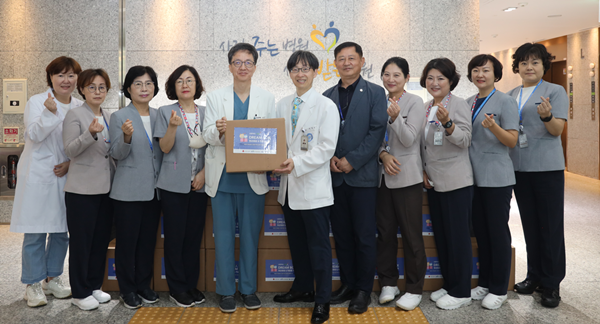 ▲ 한양대구리병원은 신한카드가  따뜻한 이웃사랑을 실천하고자 소아암 희귀난치 질환 환아와 장기입원 환아들을 위해 ‘아름인 드림박스(향균용품)을 후원했다고 전했다.