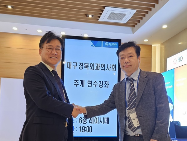 ▲ 이세라 회장(오른쪽)과 손대호 회장.