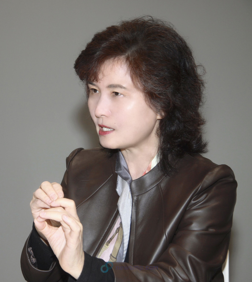 ▲ 안명주 교수는 FLAURA2 연구에 대해 상당히 인상적이었다고 평가했다. 무엇보다 뇌전이 환자가 40%에 이르는 가운데 무진행생존기간을 9개월 가량 연장한 것은 상당히 고무적이라는 평가다.