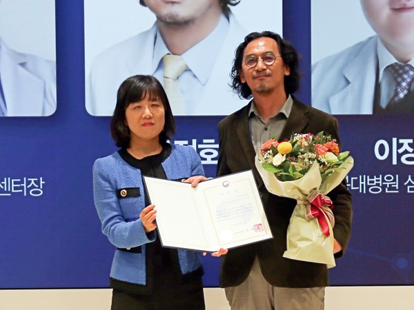 ▲ 인하대병원이 운영하는 인천권역 심뇌혈관질환센터의 나정호 센터장이 최근 심뇌혈관질환 관리 운영 사업에 기여한 공을 인정받아 보건복지부 장관 표창을 수상했다.