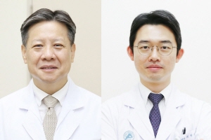 ▲ 임영석 교수(왼쪽)와 최원묵 교수