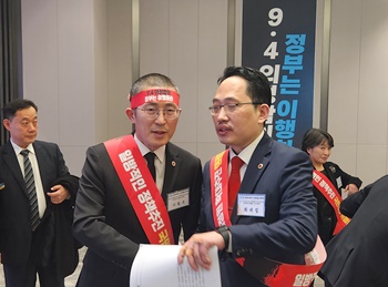 ▲ 이필수 회장(왼쪽)이 강력한 대정부 투쟁을 위한 비대위 출범을 선언하고, 최대집 전 회장을 영입했다.