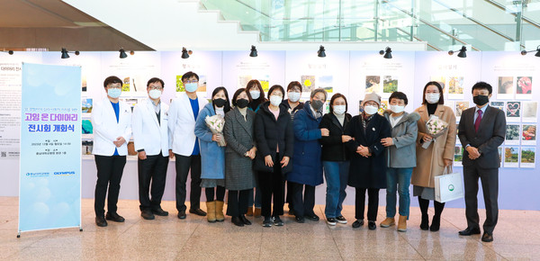 ▲ 충남대병원 대전암생존자통합지지센터와 올림푸스 한국이 '고잉 온 다이어리' 전시회를 개최했다.