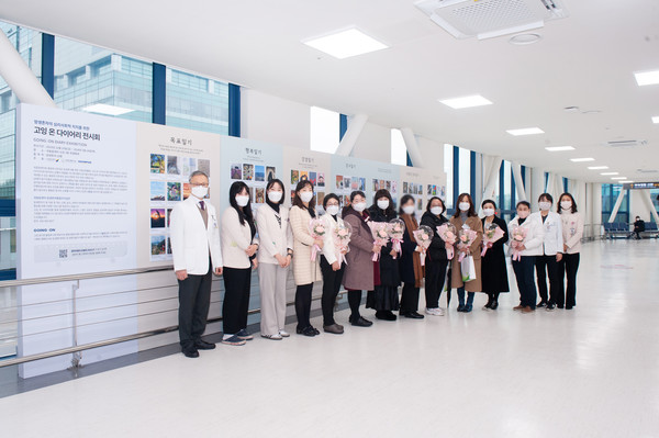 ▲ 국립암센터와 올림푸스한국이 '고잉 온 다이어리' 전시회를 개최했다.