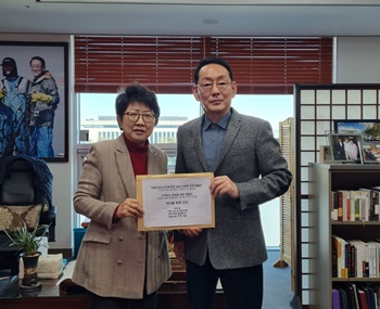 ▲ 박인숙 전 의원은 김도읍 법사위원장을 만나, 해당 법안들의 문제점에 대해 전달했다.