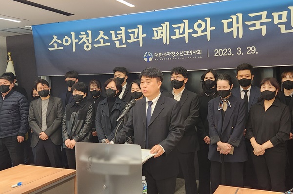 ▲ 소아청소년과의사회 임현택 회장은 지난 3월 ‘소아청소년과 폐과와 대국민 작별인사’라는 기자회견을 통해 소청과 폐과를 선언했다.