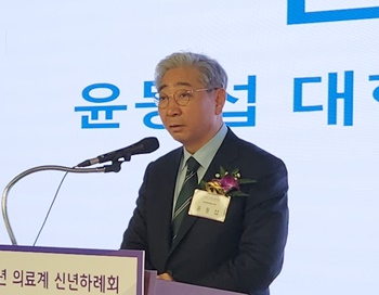▲ 윤동섭 회장.