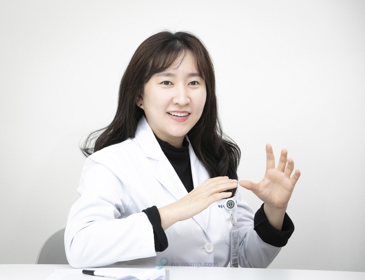▲ 이기쁨 교수는 “ALK 변이 비소세포폐암 환자들은 대부분 젊고, 진단 당시에 뇌 전이가 많이 된 환자들로, 그럼에도 좋은 표적치료제들 덕분에 다른 변이에 비해 오랫동안 치료할 수 있다”면서 “오래 치료하면서도 부작용이 없고 일상생활에 지장이 없어야 하는데, 그런 측면에서 알룬브릭은 굉장히 효과가 좋고 비교적 부작용도 적은 표적치료제”라고 의미를 부여했다.