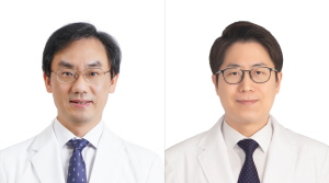 ▲ 문상관 교수(왼쪽)와 이한결 교수
