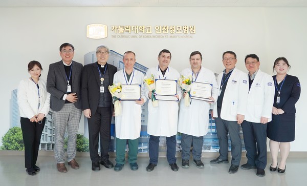 ▲ 가톨릭대학교 인천성모병원은 최근 카자흐스탄 의사 1명, 우즈베키스탄 의사 3명을 대상으로 국외 의료인 연수를 성료했다고 밝혔다. 