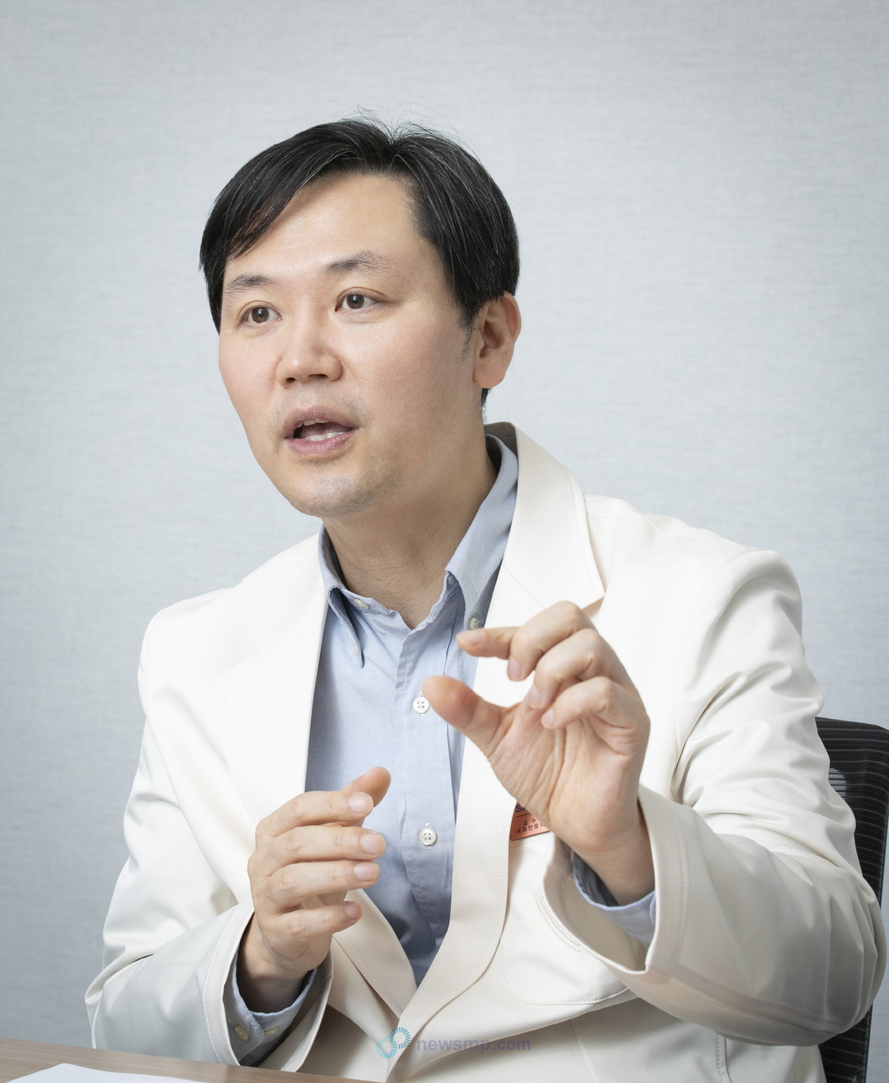 ▲ 홍성노 교수는 “TNF-α 억제제는 오래 사용할수록 치료 효과가 떨어지는 한계가 있어 2/3 정도의 환자에서는 재발을 겪는 것으로 알려져 있다”며 “재발 과정에서 장관 손상, 합병증 등이 누적될 수 있는데, 최근에는 재발 위험을 최소화한 새로운 기전의 생물학적 제제가 등장해 예후도 조금씩 개선되고 있다”고 전했다.