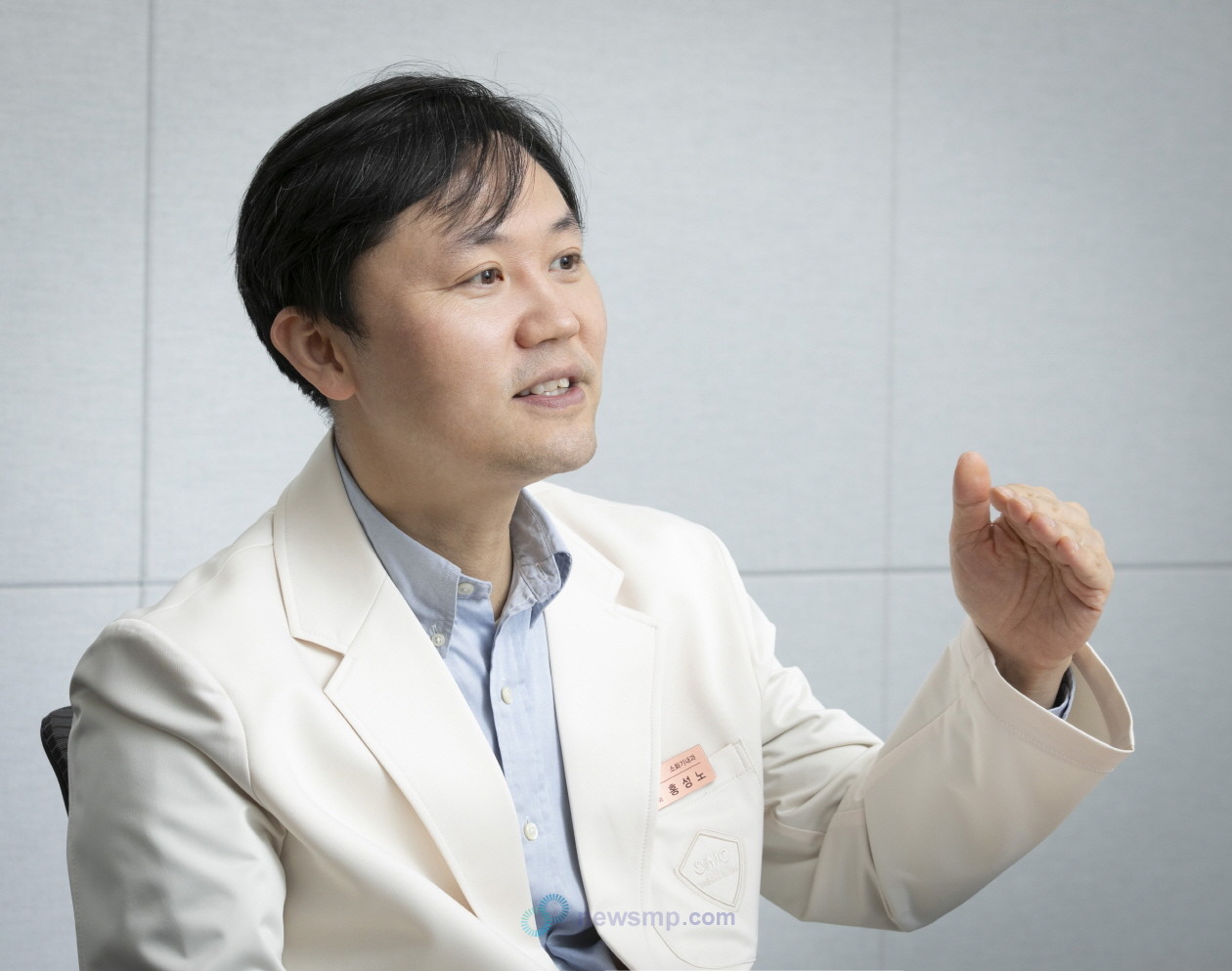▲ 홍성노 교수는 “스텔라라는 완전 인간 단일클론항체로 내성에 대한 위험이 낮고, 부작용 위험도 적다”면서 “TNF-α 억제제의 경우 감염이나 피부 질환 등의 부작용으로 중단하는 경우가 있는데, 스텔라라는 부작용에 의한 치료 중단율이 낮아 지속률이 높게 나오는 것으로 생각된다”고 평가했다.
