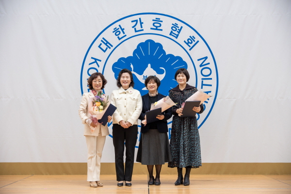 ▲ 동남권원자력의학원 간호부 허명숙 간호과장이 지난 13일 부산광역시장 표창장을 수상했다.