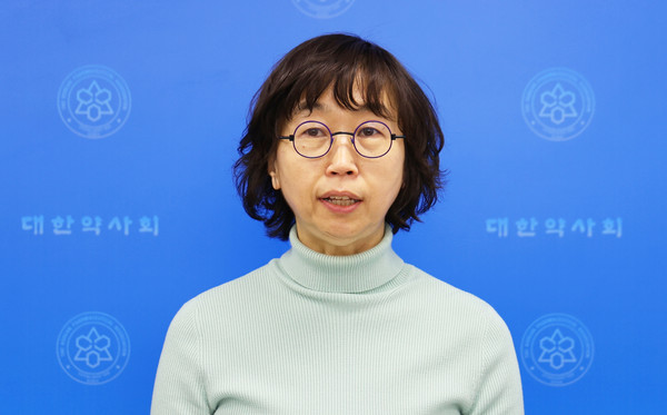 ▲ 노수진 이사는 정례브리핑에서 긴급 지부장회의에서 나온 안건들을 설명했다.