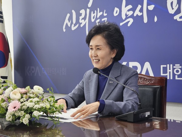 ▲ 권영희 회장이 새 집행부의 최우선 고제로 성분명 처방 제도화를 꼽았다.