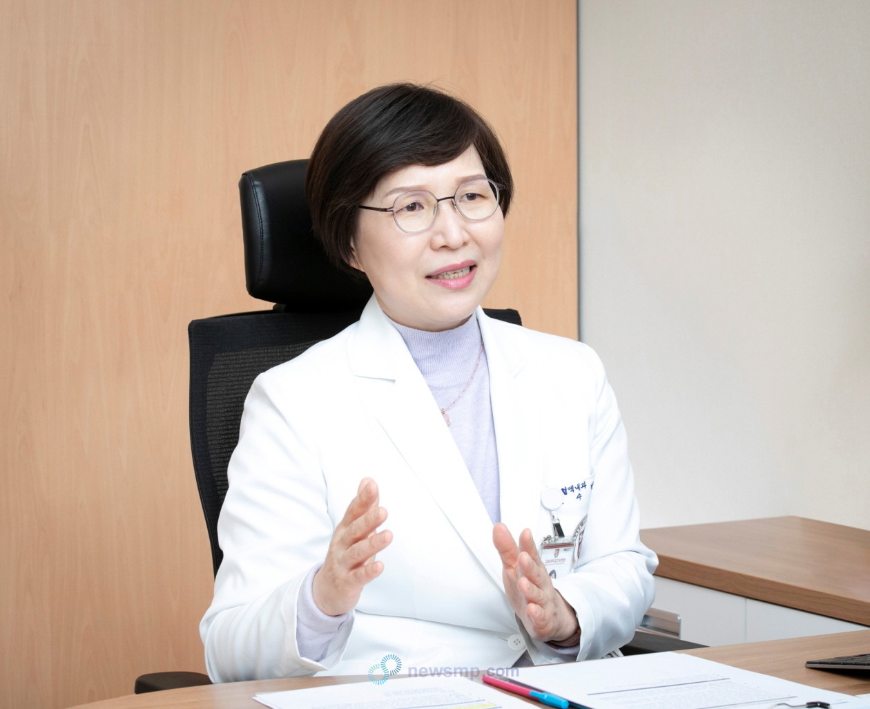 ▲ 허셉틴을 통해 유방암 분야에서 처음으로 표적치료의 시대를 연 로슈가 다시 한 번 대전환의 변곡점을 마련했다. 최초의 HER2 이중항체이자 개량생물의약품, 페스코를 통해 4시간 이상 소요되던 투약 시간을 20분 이내로 단축, 편의성을 극대화한 것. 이에 의약뉴스는 고려대학교 안암병원 종양내과 박경화 교수를 만나 HER2 양성 유방암 치료에 있어 페스코의 임상적 가치와 페스코 출시 전후 임상 현장의 변화 및 추가 과제를 조명했다.